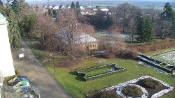 Příjezdová cesta k zámku