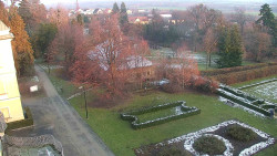 Příjezdová cesta k zámku