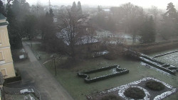 Příjezdová cesta k zámku