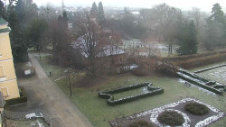 Příjezdová cesta k zámku