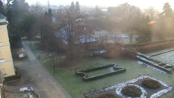 Příjezdová cesta k zámku