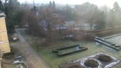 Příjezdová cesta k zámku