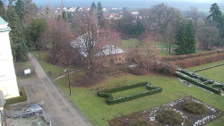 Příjezdová cesta k zámku