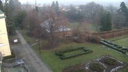 Příjezdová cesta k zámku