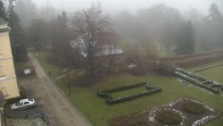 Příjezdová cesta k zámku