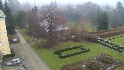 Příjezdová cesta k zámku