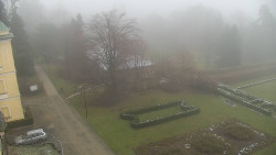 Příjezdová cesta k zámku