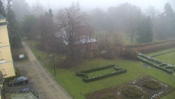 Příjezdová cesta k zámku