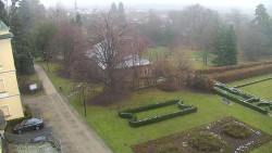 Příjezdová cesta k zámku