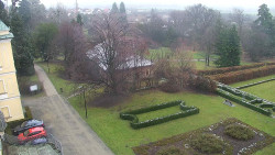 Příjezdová cesta k zámku