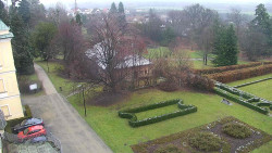 Příjezdová cesta k zámku