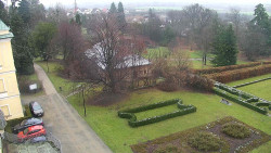 Příjezdová cesta k zámku