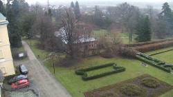 Příjezdová cesta k zámku