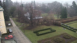 Příjezdová cesta k zámku