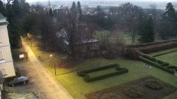 Příjezdová cesta k zámku