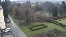 Příjezdová cesta k zámku