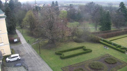 Příjezdová cesta k zámku