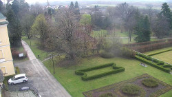 Příjezdová cesta k zámku