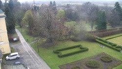 Příjezdová cesta k zámku