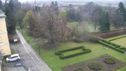 Příjezdová cesta k zámku