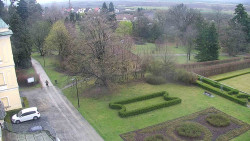 Příjezdová cesta k zámku