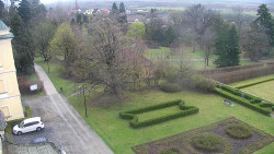 Příjezdová cesta k zámku