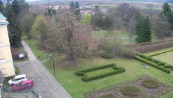 Příjezdová cesta k zámku