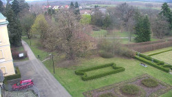 Příjezdová cesta k zámku