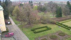 Příjezdová cesta k zámku