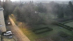 Příjezdová cesta k zámku