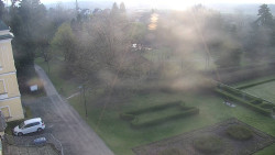 Příjezdová cesta k zámku