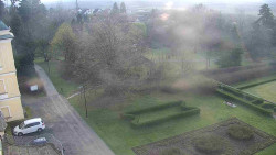 Příjezdová cesta k zámku