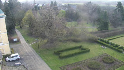 Příjezdová cesta k zámku