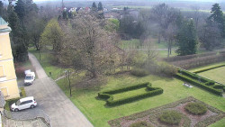 Příjezdová cesta k zámku