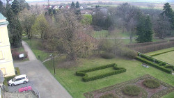 Příjezdová cesta k zámku