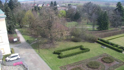 Příjezdová cesta k zámku