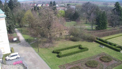 Příjezdová cesta k zámku