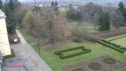 Příjezdová cesta k zámku