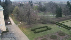 Příjezdová cesta k zámku