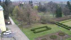 Příjezdová cesta k zámku