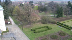 Příjezdová cesta k zámku