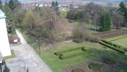 Příjezdová cesta k zámku