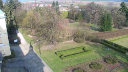 Příjezdová cesta k zámku