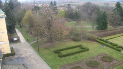 Příjezdová cesta k zámku