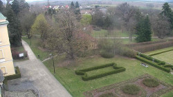 Příjezdová cesta k zámku