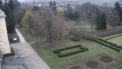 Příjezdová cesta k zámku