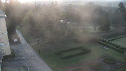 Příjezdová cesta k zámku