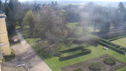 Příjezdová cesta k zámku