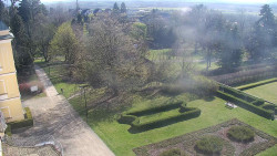 Příjezdová cesta k zámku