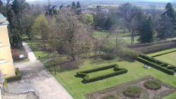 Příjezdová cesta k zámku